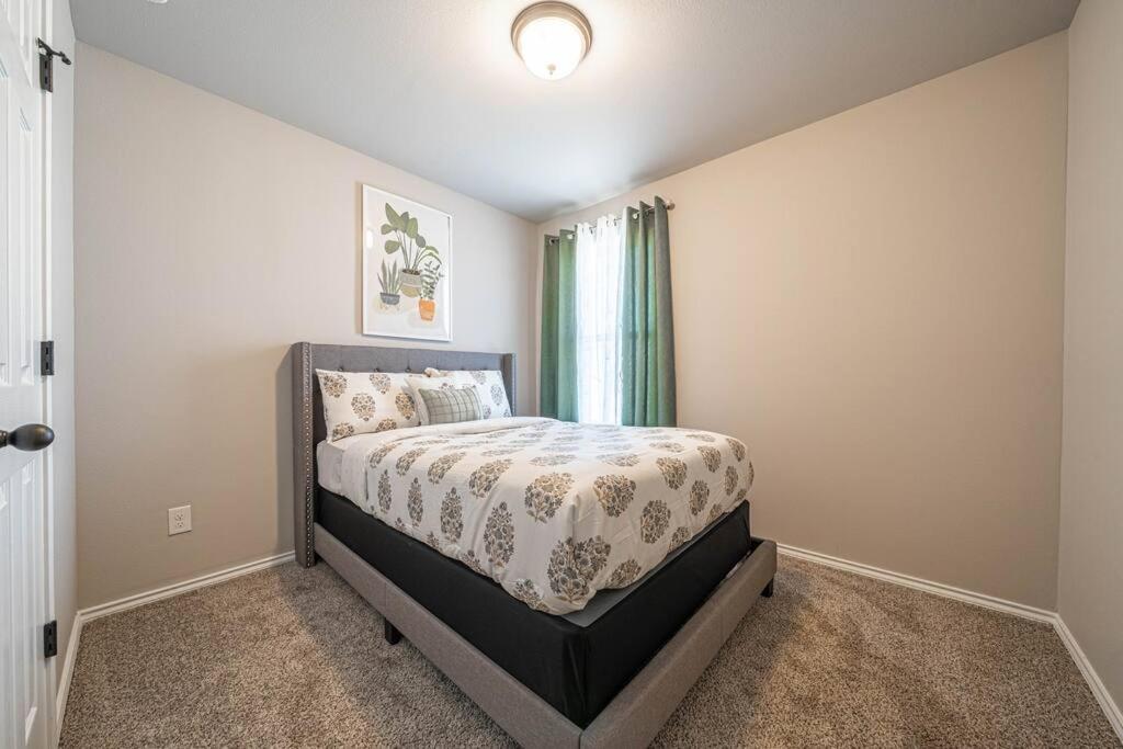 Gorgeous, Brand New 3 Bedrooms Home- Built 2024, Near Seaworld & Lackland Afb 圣安东尼奥 外观 照片
