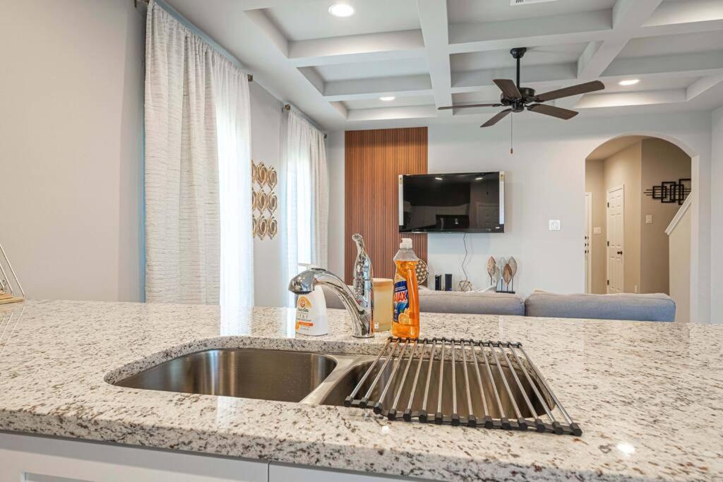 Gorgeous, Brand New 3 Bedrooms Home- Built 2024, Near Seaworld & Lackland Afb 圣安东尼奥 外观 照片