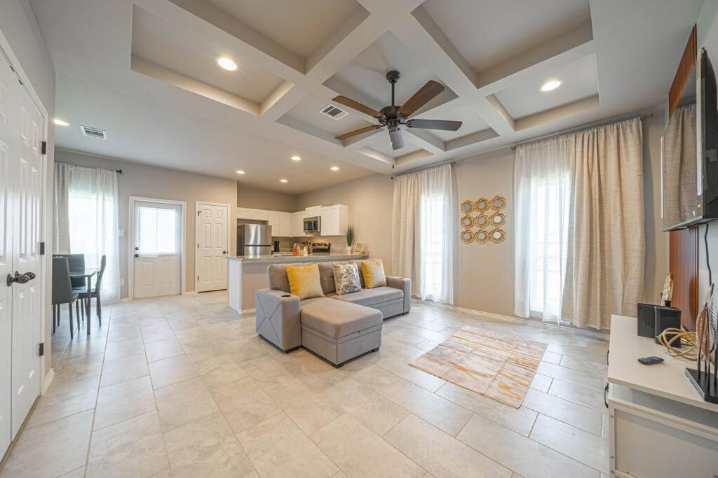 Gorgeous, Brand New 3 Bedrooms Home- Built 2024, Near Seaworld & Lackland Afb 圣安东尼奥 外观 照片