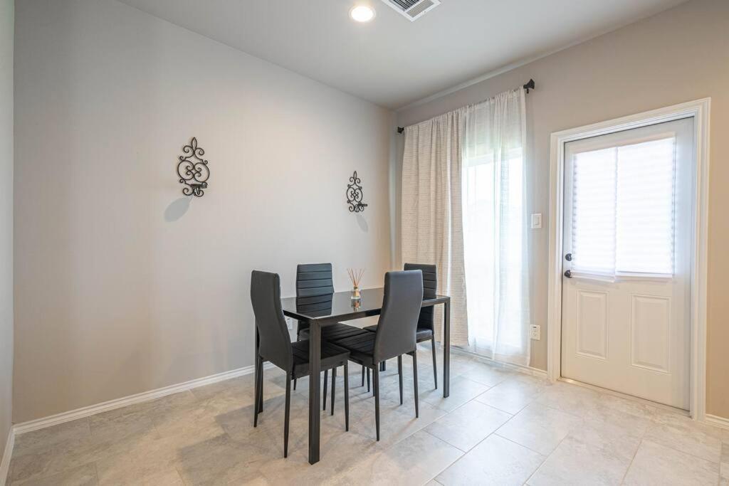 Gorgeous, Brand New 3 Bedrooms Home- Built 2024, Near Seaworld & Lackland Afb 圣安东尼奥 外观 照片