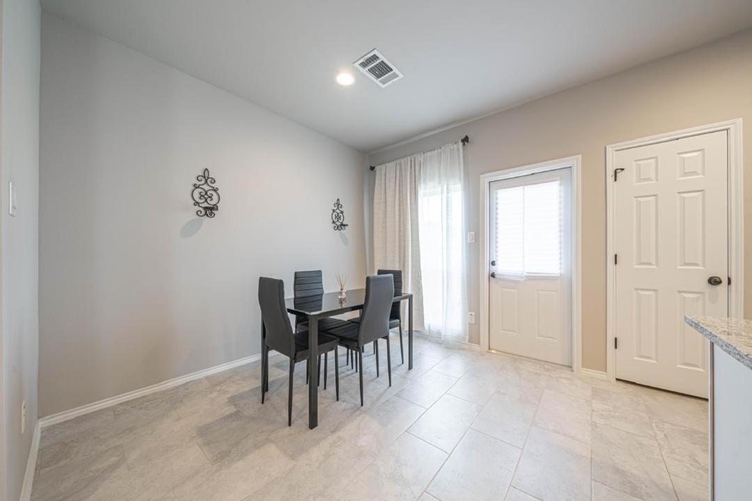 Gorgeous, Brand New 3 Bedrooms Home- Built 2024, Near Seaworld & Lackland Afb 圣安东尼奥 外观 照片